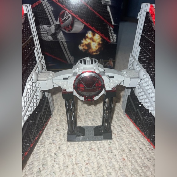 LEGO Star Wars: Sith TIE Fighter (75272) - Picture 6 of 10
